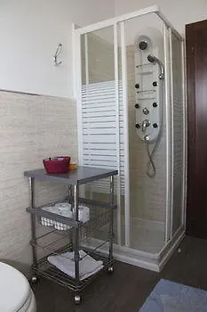 Bergamo Apartment And Room