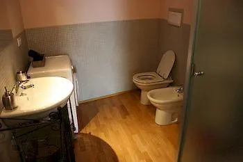 Bergamo Apartment And Room 0*,  Itália
