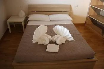 Bergamo Apartment And Room