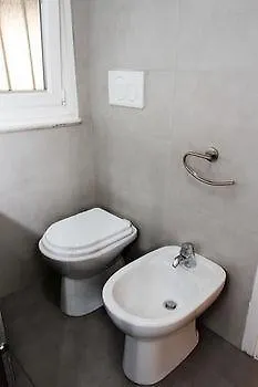 Bergamo Apartment And Room