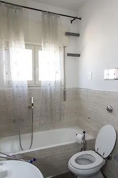 Bergamo Apartment And Room